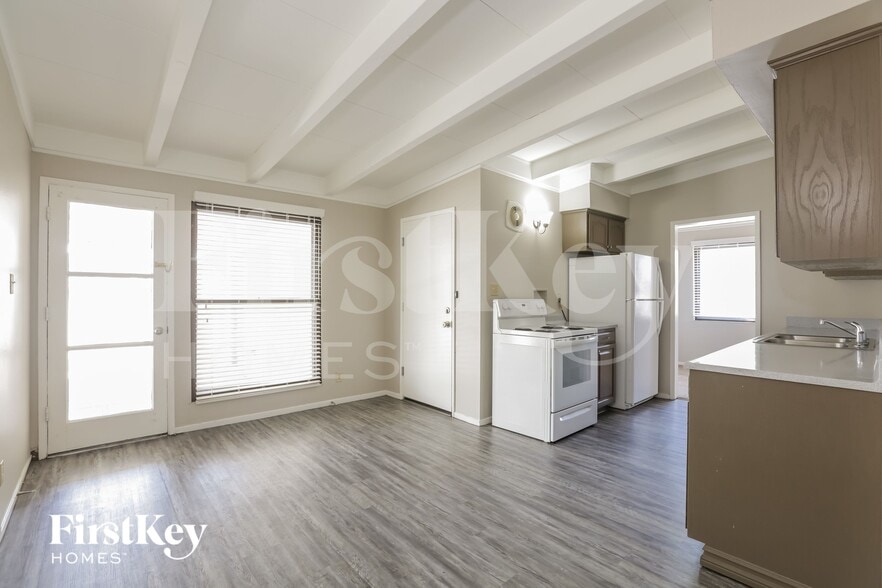 Building Photo - 333 S Mallard St