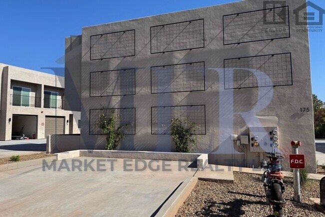 Building Photo - 3Bed/2.5Bath Townhouse in Sedona! FIRST MO...