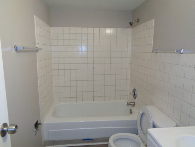 Building Photo - 5740 W 108th St