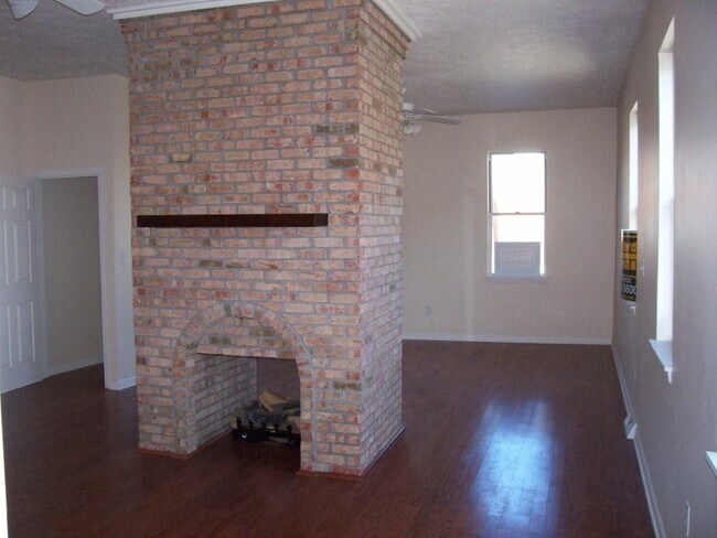 Building Photo - 1802 Wharton St