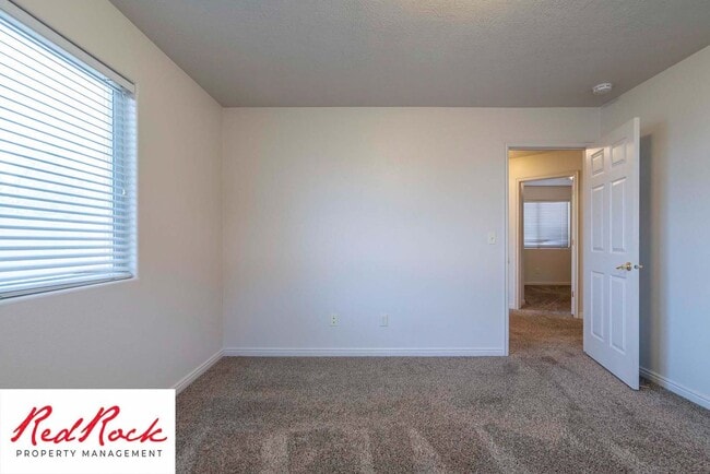 Building Photo - 3 Bed 2 Bath, 2 Car Garage with a Fully Fe...