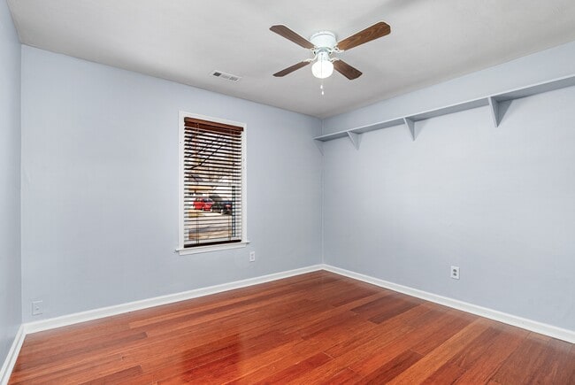 Building Photo - 1305 Eaglewood Dr