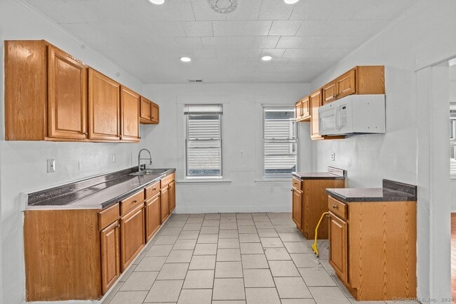 Primary Photo - 50 Blake St