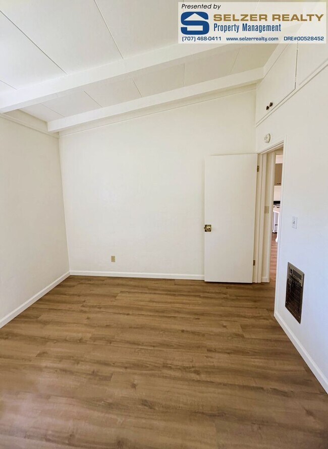 Building Photo - 204 S Hortense St