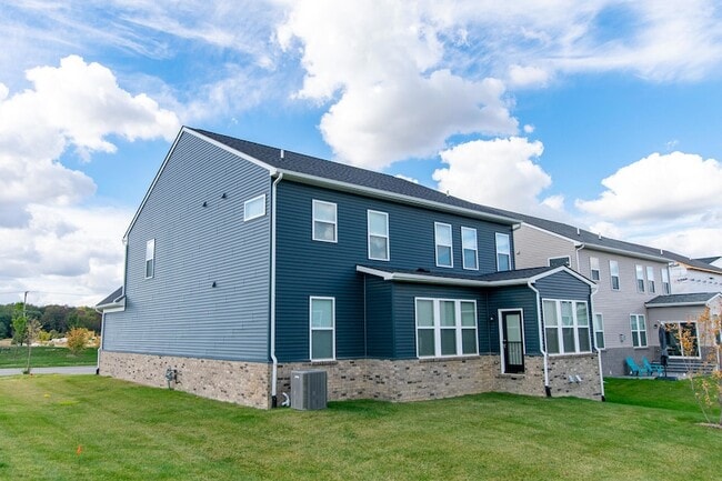 Building Photo - 717 Risdon Trail S