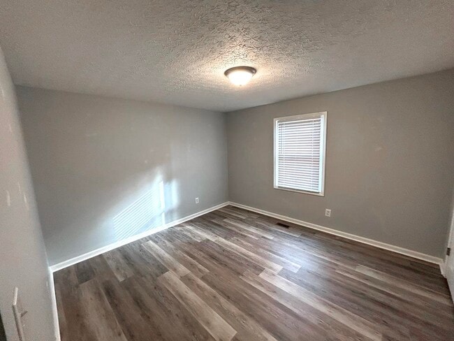 Building Photo - 13 Chaney Way