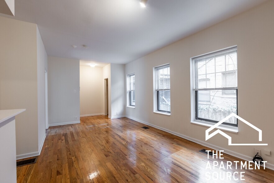 Building Photo - 849 W Cornelia Ave