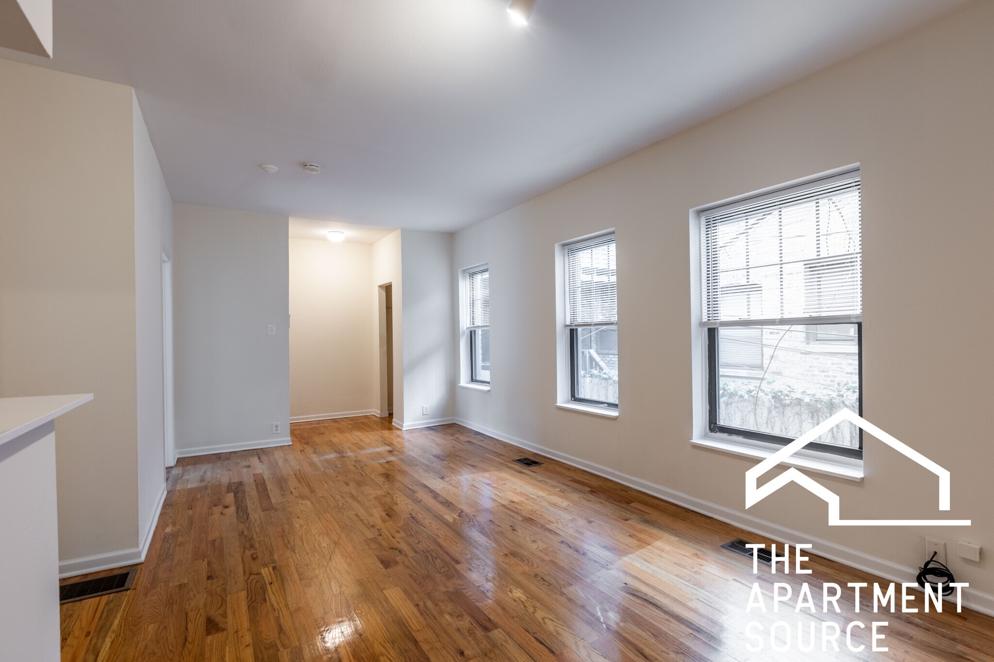 Building Photo - 849 W Cornelia Ave