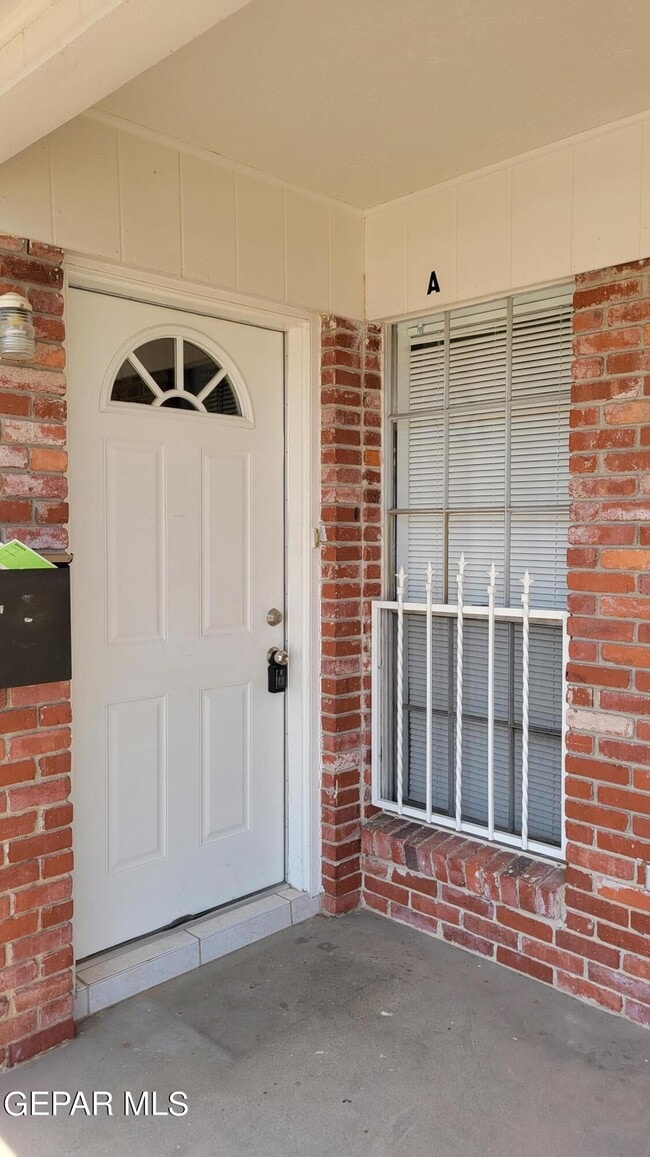 Building Photo - 1405 Cessna Dr