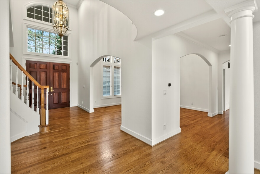 Building Photo - 1645 SE Oak Shore Ln