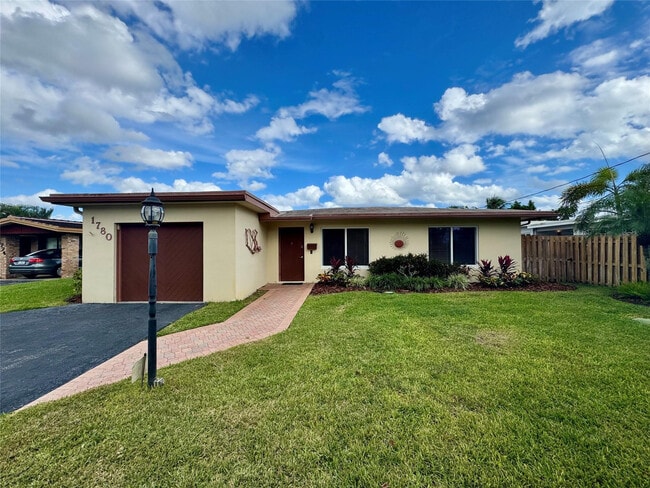 Building Photo - 1780 NW 39th Pl