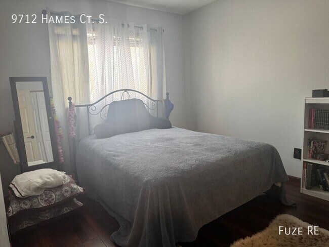 Building Photo - 9712 Hames Ct S