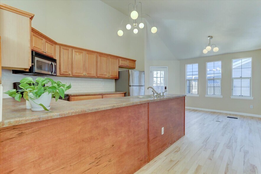 Building Photo - 13553 W 65th Pl