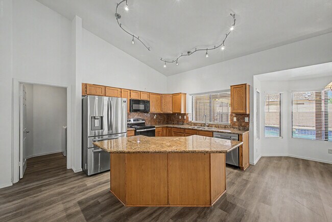 Building Photo - 3103 N Meadow Ln
