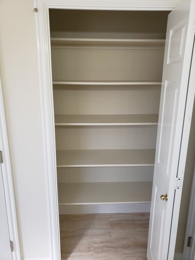 Building Photo - Bright Home with 2 Car Garage