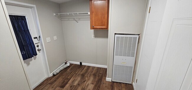 Building Photo - Spacious 3-bedroom, 2-bathroom mobile home. Showings Coming Soon!