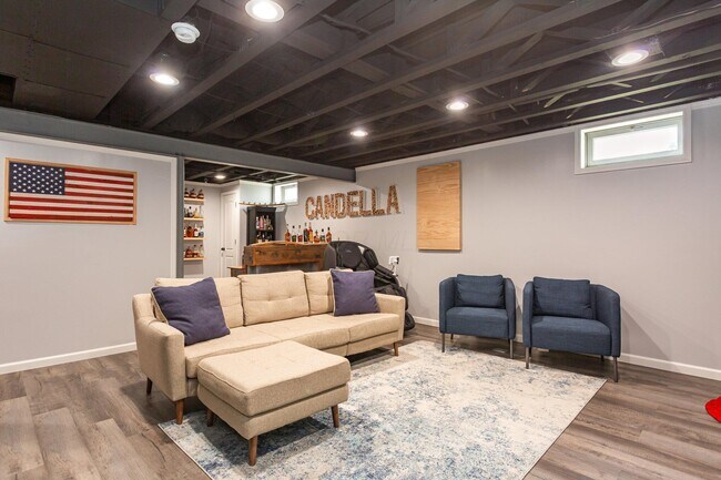 Building Photo - 7521 Daisy Ln