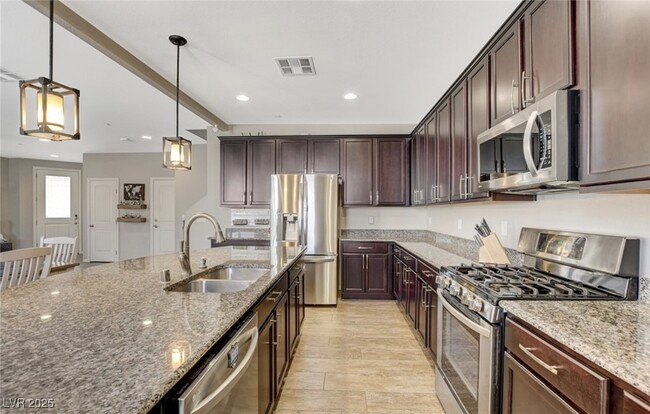 Building Photo - 676 Tremaine Ct