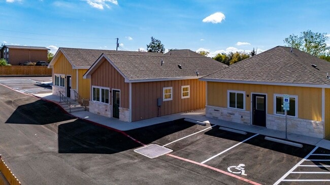 Building Photo - FOR LEASE!!