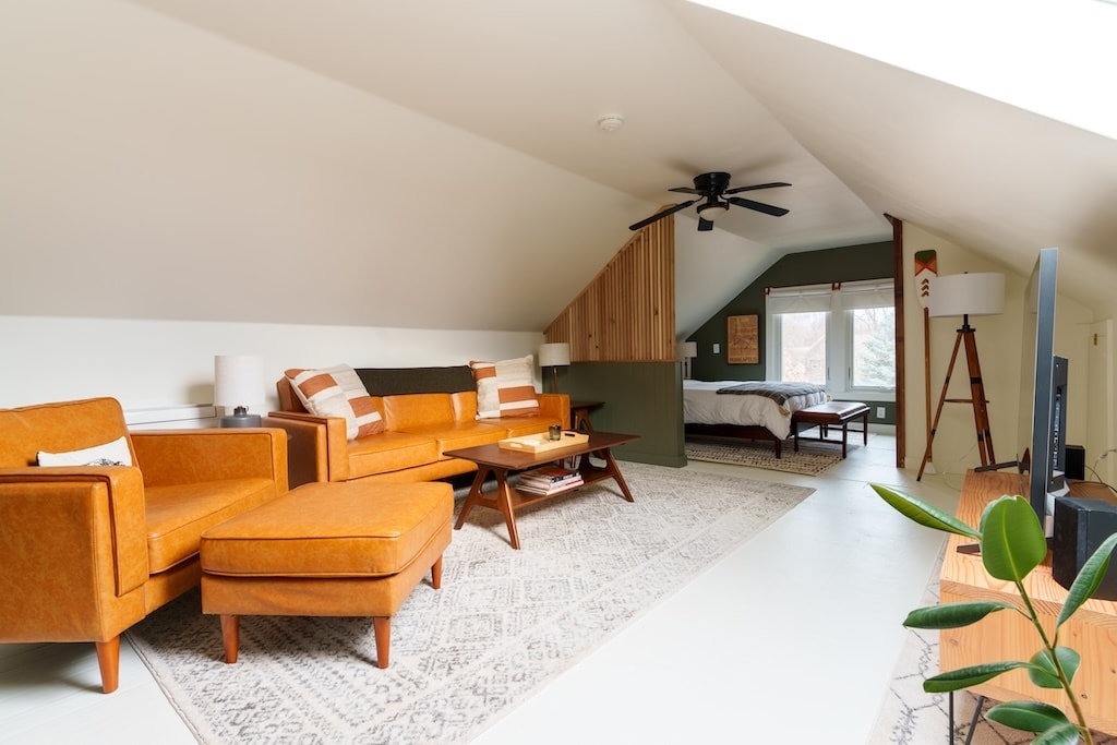 Building Photo - 824 5th St NE