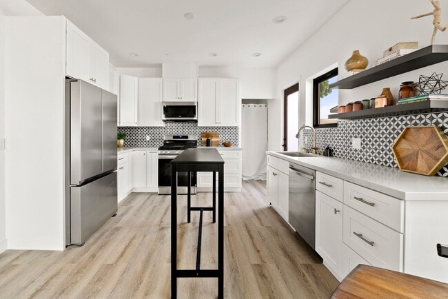 Building Photo - Stunning brand new construction, modern lu...