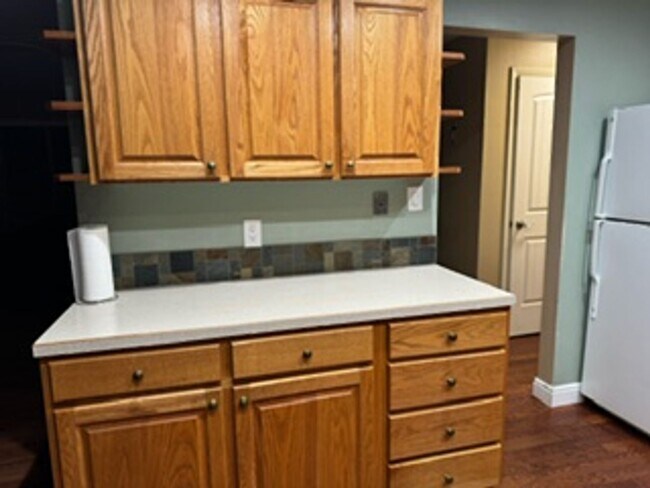 Building Photo - Spacious home