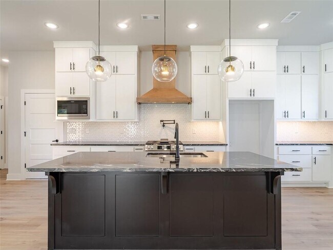 Building Photo - 1317 Bunker Dr