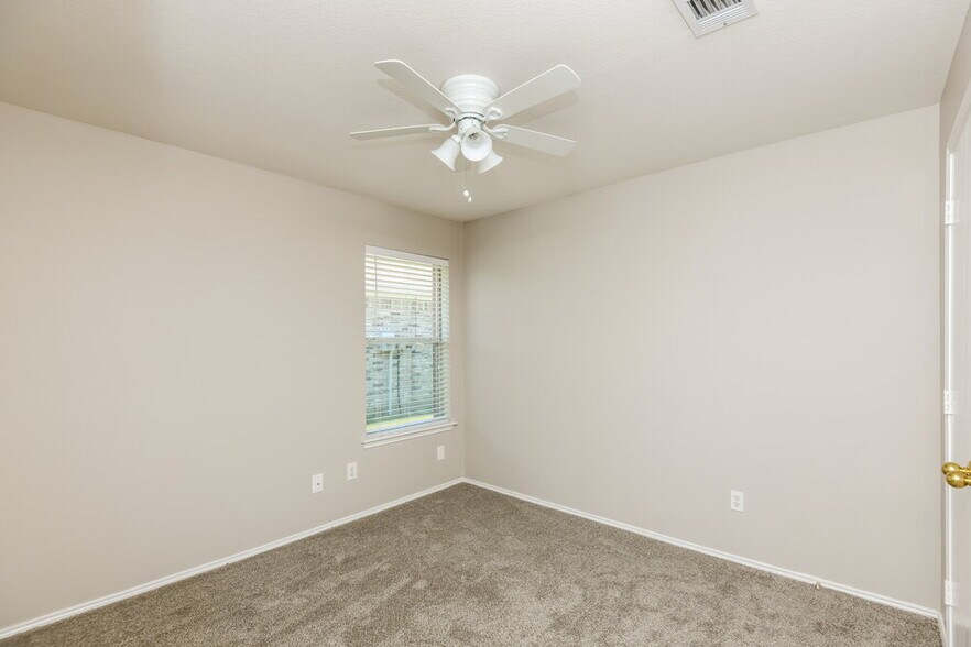 Building Photo - 1012 James Donald Ln