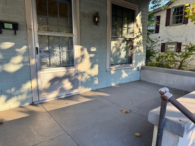 Building Photo - 423 Steele St