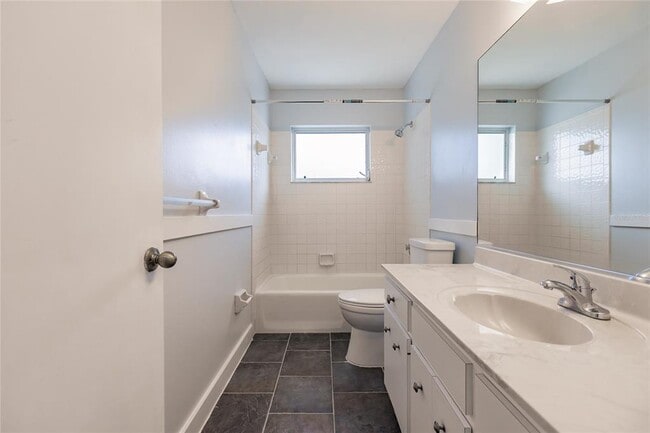 Building Photo - 11065 Waterford Ave