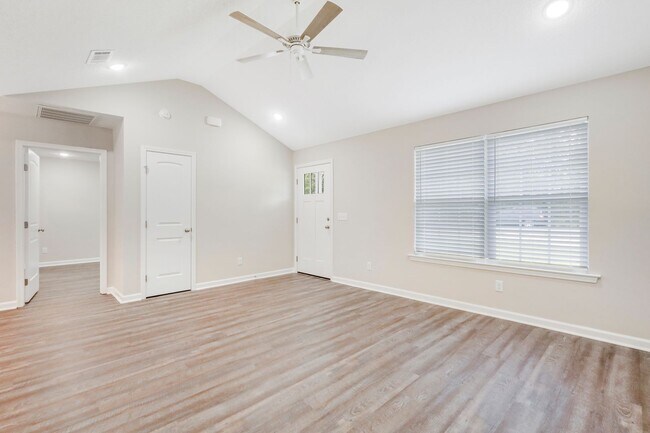 Building Photo - JESUP HOME FOR RENT!!