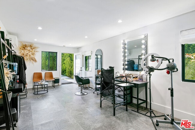 Building Photo - 5911 Beckford Ave