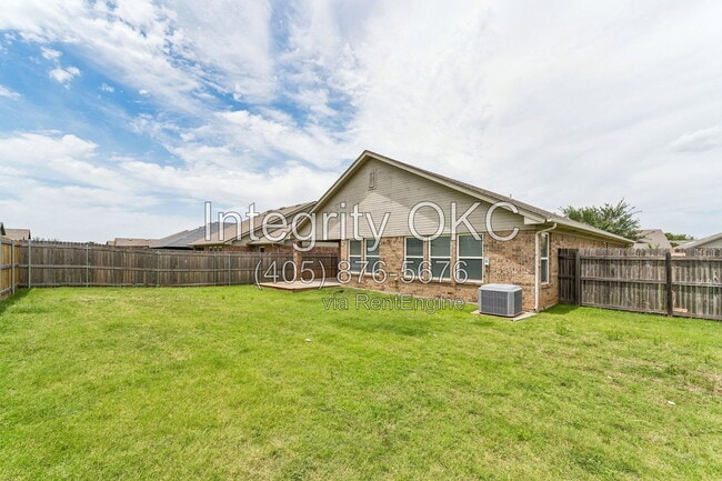 Building Photo - 2800 NW 184th St