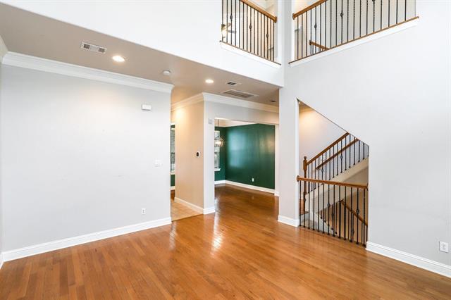 Building Photo - 5836 La Vista Dr