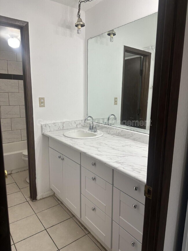 Building Photo - 364 S Ironton St