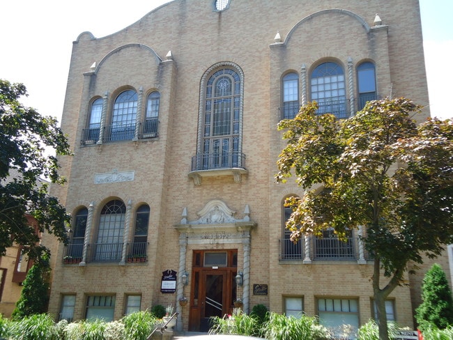 Primary Photo - Studio Apartments