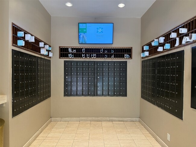 Building Photo - 15 Greenway Plz