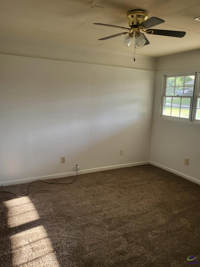 Building Photo - 303 Laverne Dr