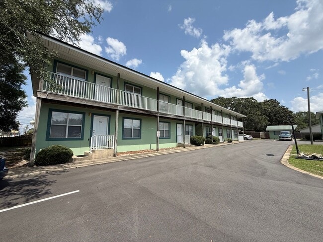 Building Photo - Applicants can take advantage of our new Security Deposit & Rent Programs.  Call our office for m...