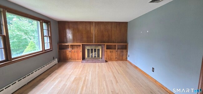 Building Photo - 453 Strickland St