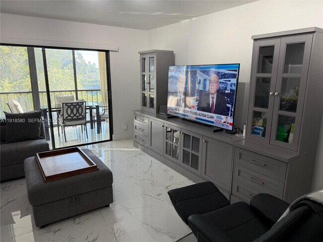 Building Photo - 7290 Kinghurst Dr