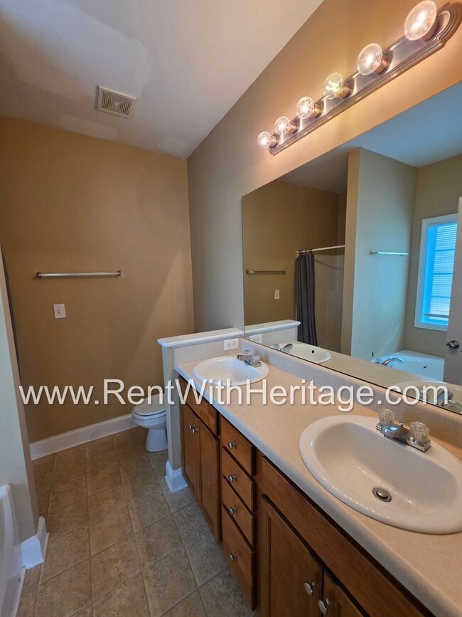 Building Photo - Gorgeous 5bd /3.5 bath Home/ Upgrades Galore/ Attention to Detail/ Great Location