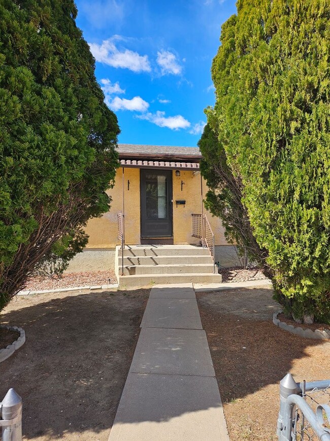 Building Photo - ALL PROSPECTIVE TENANTS MUST SUBMIT A ON LINE APPLICATION AND BE PRE-QUALIFIED PRIOR TO ANY SHOWI...