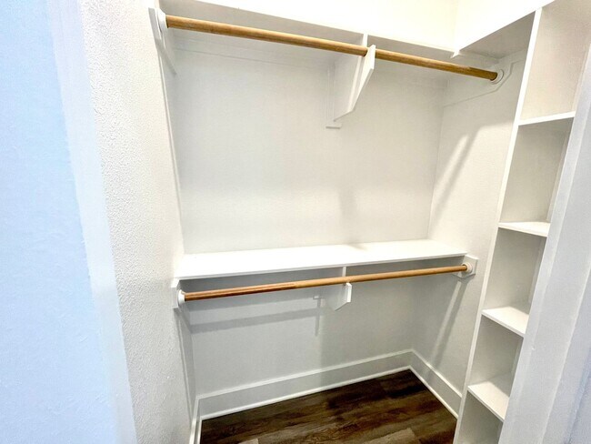 Building Photo - 710 Vassar Ct
