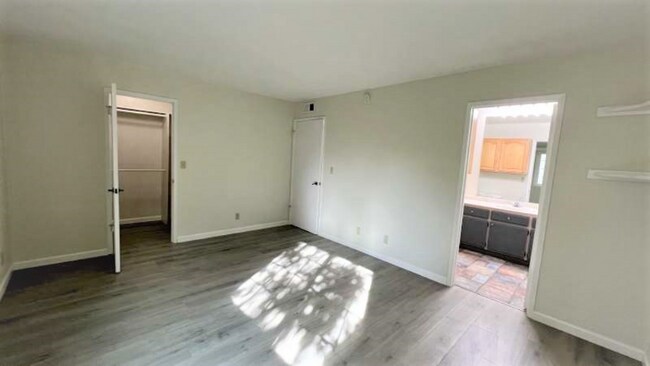 Building Photo - 608 Lisa Way