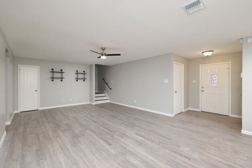 Building Photo - 25130 Longbranch Run