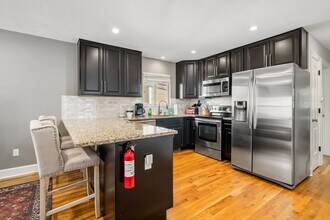 Building Photo - Beautiful 4 Bedroom in Short North