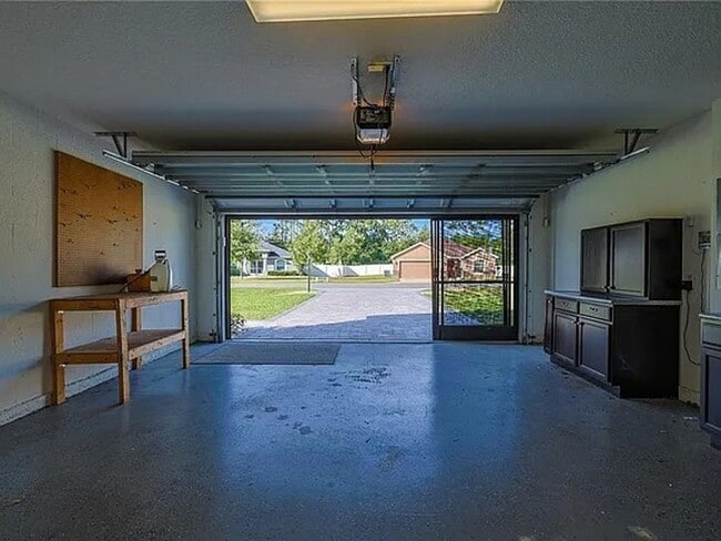 Building Photo - Private Screen in Pool Home 3/2 in Kingsland Country Estates