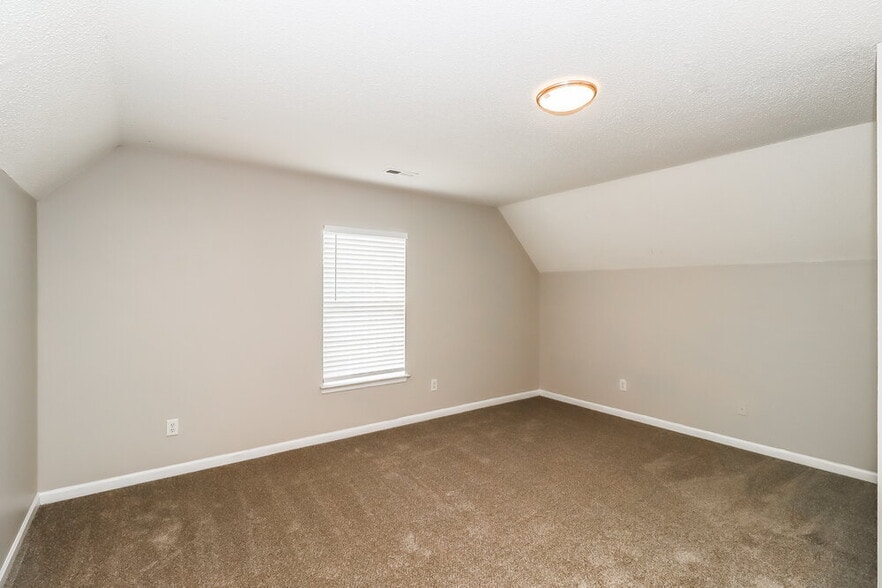 Building Photo - 1353 Bray Dr