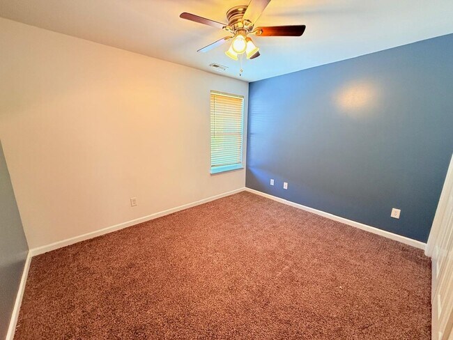 Building Photo - 915 Oglethorpe Dr